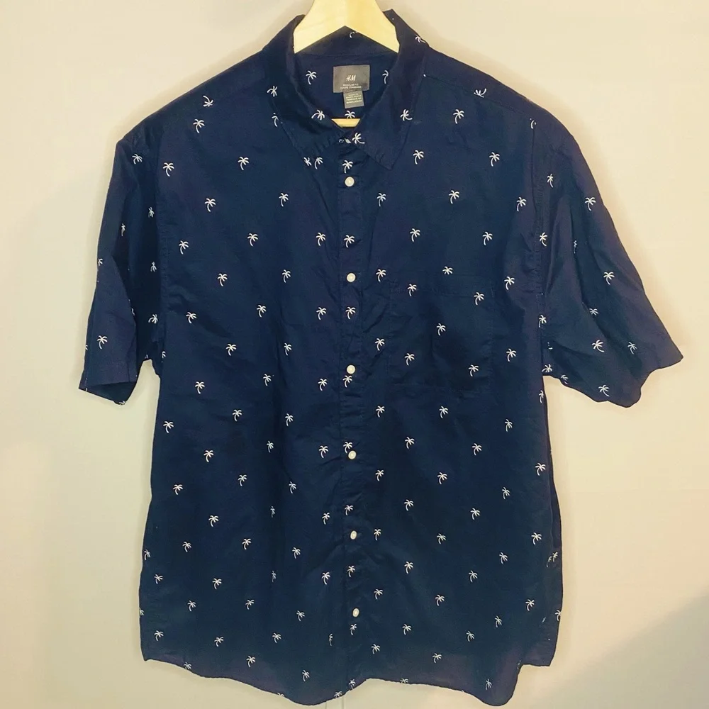 H&M Navy with Palm Trees Men's short sleeve button up shirt - Picture 2 of 7